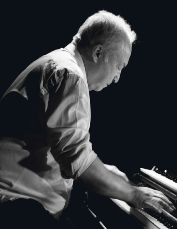 Pipou performing on keys